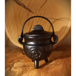 Kleiner Hexenkessel (Räuchergefäß) aus Gusseisen