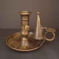 Kerzenhalter aus Messing -Nachttischleuchter mit Schiebemechanismus & Löschhut, auch bekannt als Chamberstick.