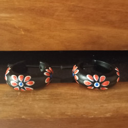 Holz-Stift-Creolen mit floralem Muster, Ø 25mm – Boho Ohrringe