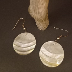 Perlmutt-Ohrhänger mit Schimmernde Wellen-Dekor (2,5 cm)